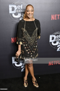 Amanda Seales feet photo thumbnail