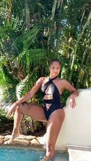 Amanda Seales feet photo thumbnail