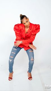 Amanda Seales feet photo thumbnail
