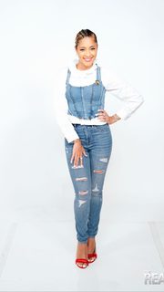 Amanda Seales feet photo thumbnail