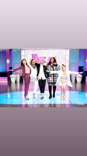Amanda Seales feet photo thumbnail