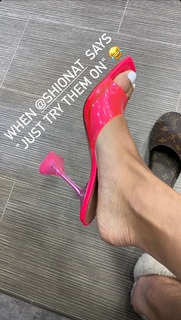 Amanda Seales feet photo thumbnail