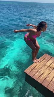 Amanda Seales feet photo thumbnail