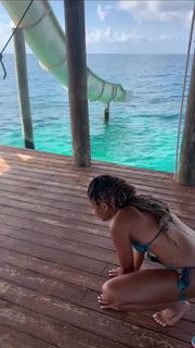 Amanda Seales feet photo thumbnail