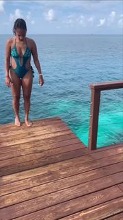 Amanda Seales feet photo thumbnail