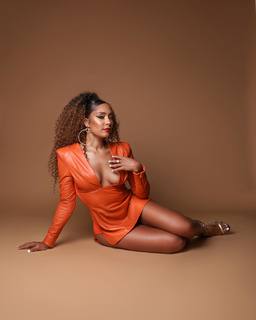 Amanda Seales feet photo thumbnail