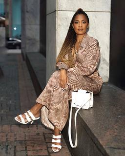 Amanda Seales feet photo thumbnail