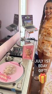 Amanda Seales feet photo thumbnail