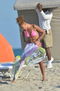 Amanda Seales feet photo thumbnail
