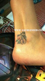 Amanda Seales feet photo thumbnail