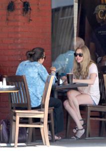 Amanda Seyfried feet photo thumbnail