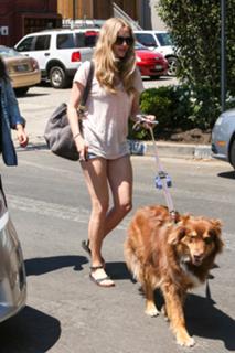Amanda Seyfried feet photo thumbnail