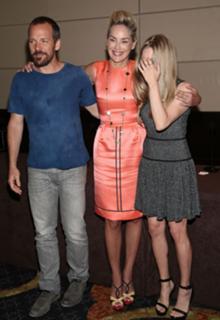Amanda Seyfried feet photo thumbnail