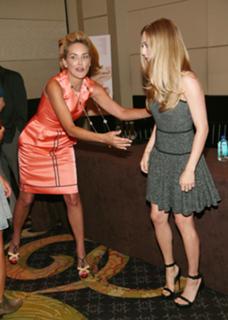 Amanda Seyfried feet photo thumbnail