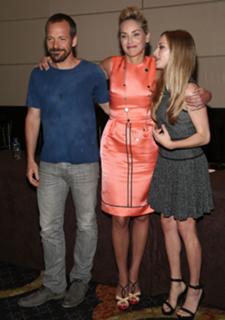 Amanda Seyfried feet photo thumbnail
