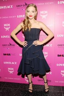 Amanda Seyfried feet photo thumbnail