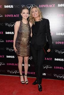 Amanda Seyfried feet photo thumbnail