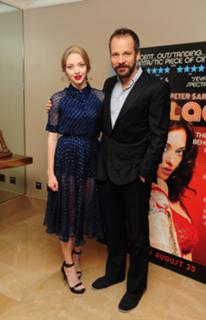 Amanda Seyfried feet photo thumbnail