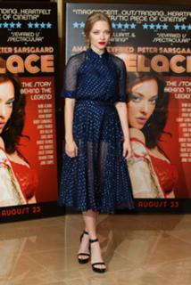Amanda Seyfried feet photo thumbnail