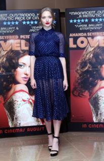 Amanda Seyfried feet photo thumbnail