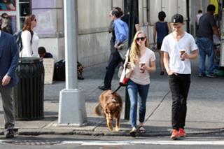 Amanda Seyfried feet photo thumbnail