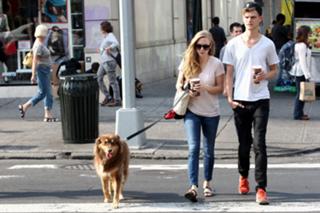 Amanda Seyfried feet photo thumbnail