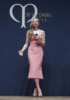 Amanda Seyfried feet photo thumbnail