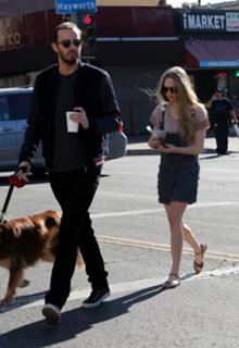 Amanda Seyfried feet photo thumbnail
