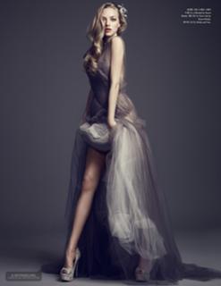 Amanda Seyfried feet photo thumbnail