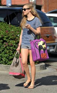Amanda Seyfried feet photo thumbnail