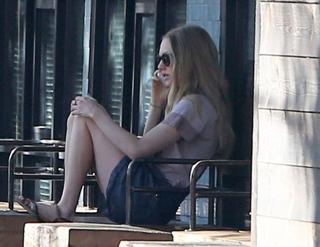 Amanda Seyfried feet photo thumbnail