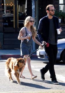 Amanda Seyfried feet photo thumbnail