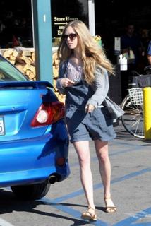 Amanda Seyfried feet photo thumbnail