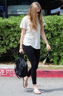 Amanda Seyfried feet photo thumbnail