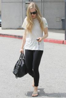 Amanda Seyfried feet photo thumbnail