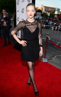 Amanda Seyfried feet photo thumbnail