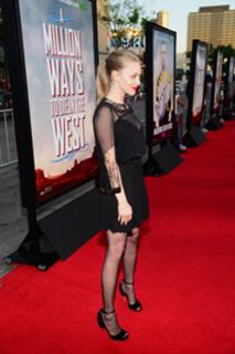 Amanda Seyfried feet photo thumbnail