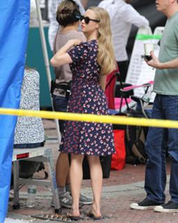 Amanda Seyfried feet photo thumbnail