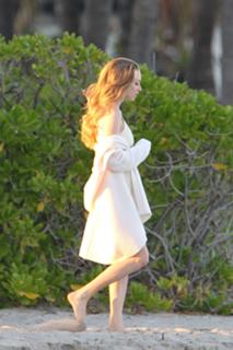 Amanda Seyfried feet photo thumbnail