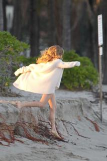 Amanda Seyfried feet photo thumbnail