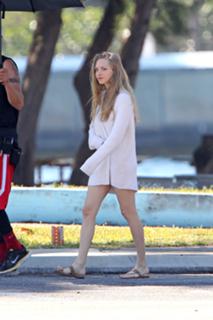 Amanda Seyfried feet photo thumbnail