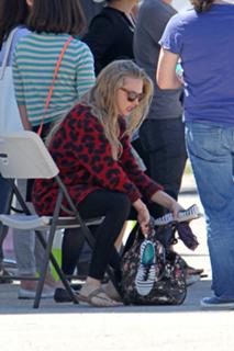 Amanda Seyfried feet photo thumbnail