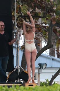 Amanda Seyfried feet photo thumbnail
