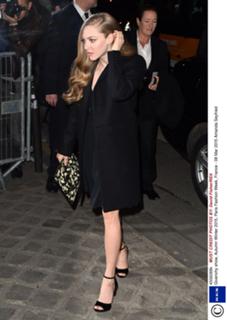 Amanda Seyfried feet photo thumbnail