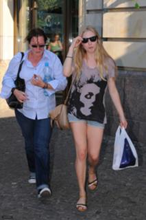 Amanda Seyfried feet photo thumbnail