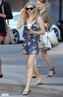 Amanda Seyfried feet photo thumbnail