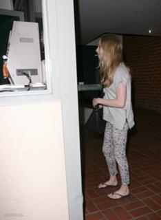 Amanda Seyfried feet photo thumbnail