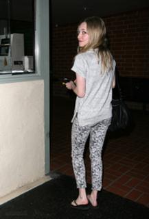 Amanda Seyfried feet photo thumbnail