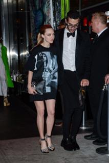 Amanda Seyfried feet photo thumbnail
