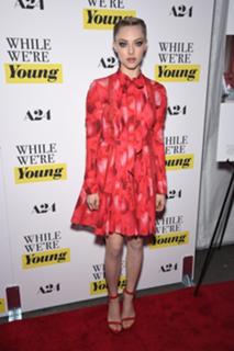 Amanda Seyfried feet photo thumbnail
